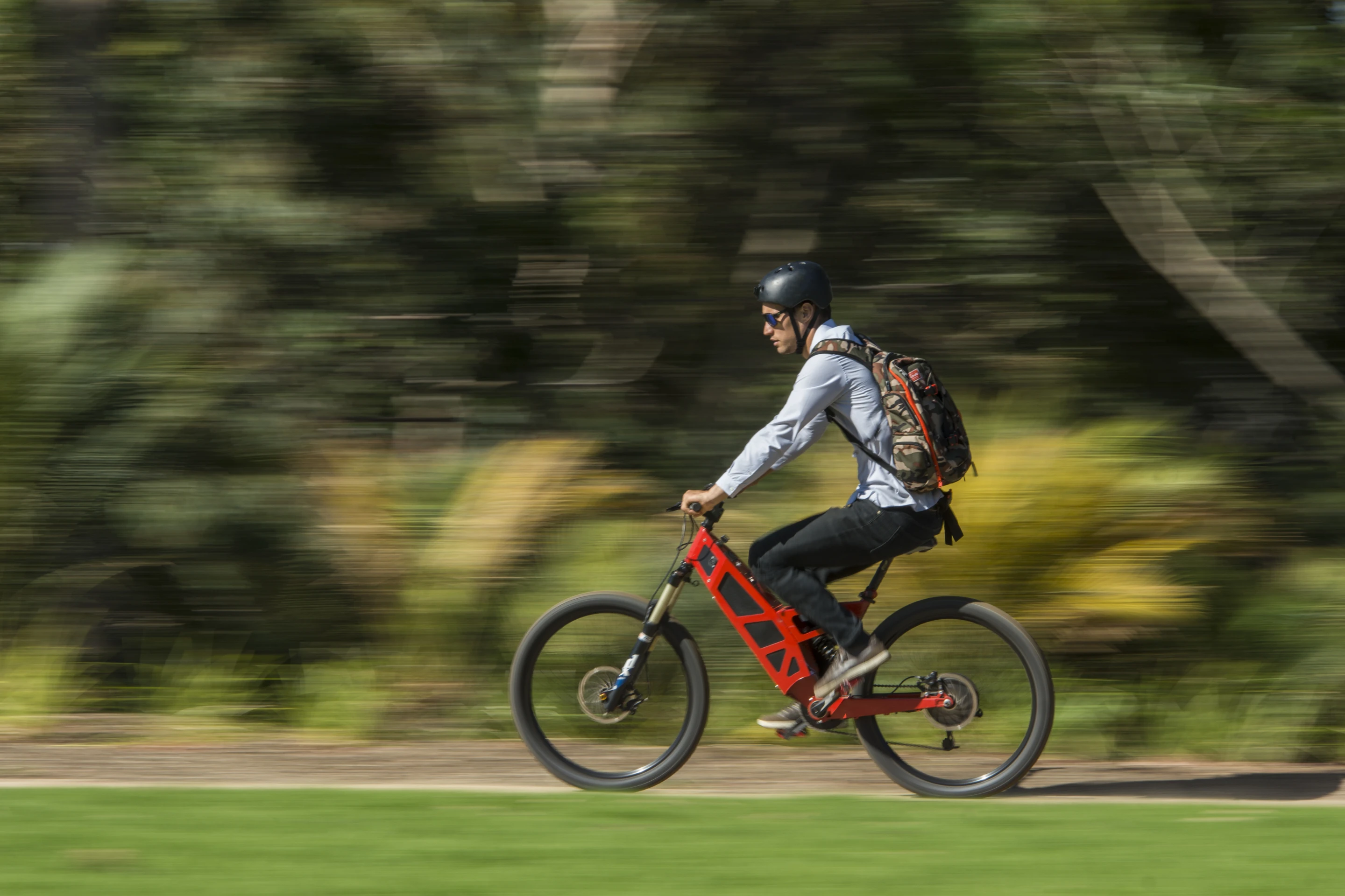The P-7 is Stealth's first foray into the commuter e-bike landscape