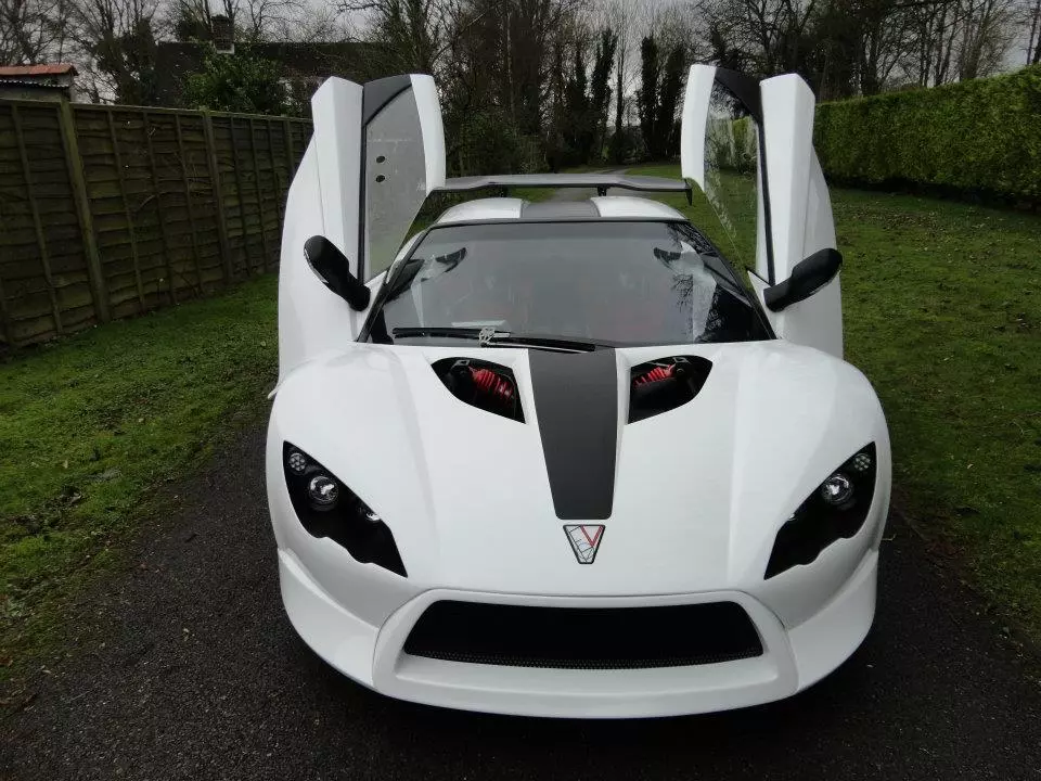 The design of the K1 has been heavily influenced by the Slovakian K-1 Attack Roadster sports car