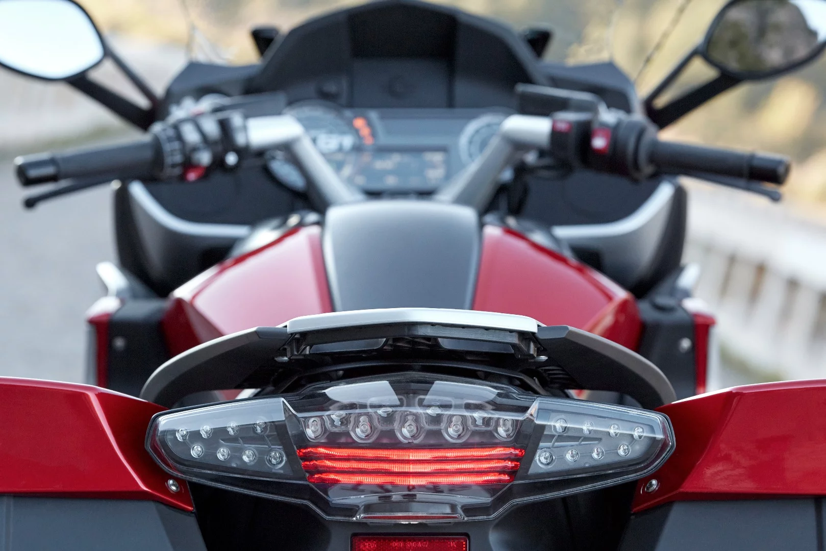 2017 BMW K1600GT: tail light