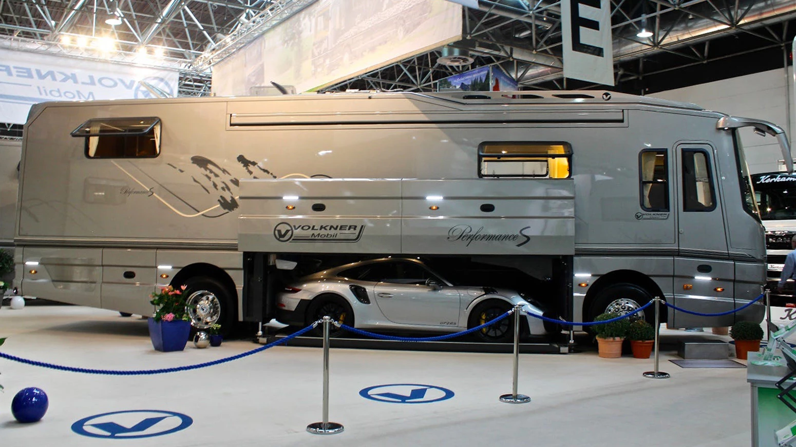 Thanks to a selfless show goer who blocked the aisle for us, we were finally able to capture the entire profile of the Volkner Performance S after a long wait