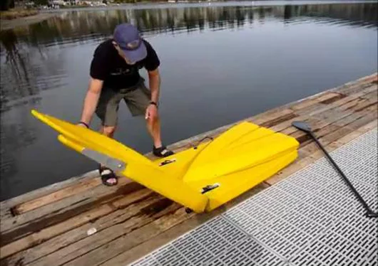 The tip and tail of the Origami Paddler fold out and lock into place via patent-pending strap hinges