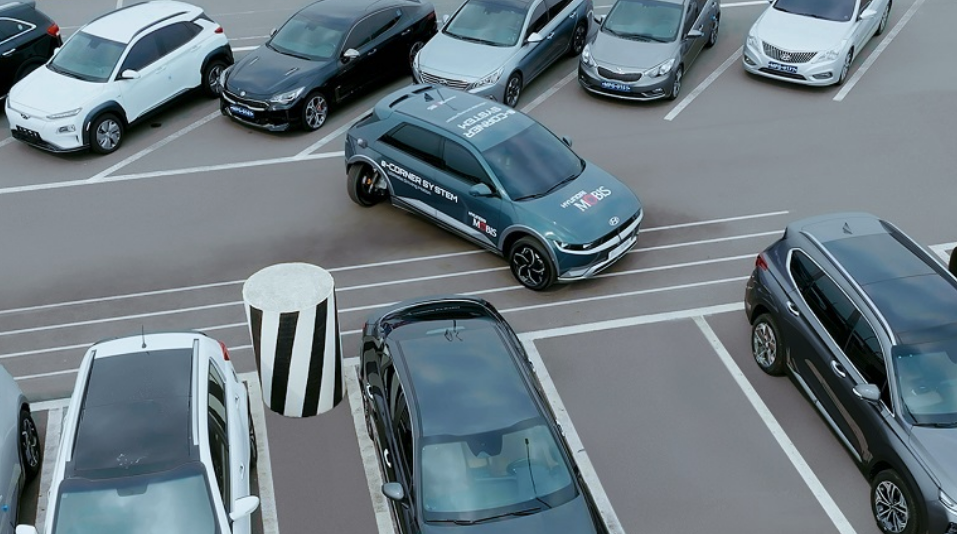 The e-Corner system makes it easier to sneak into tight parking spaces, whether sliding into an on-street spot or pivoting into a compact spot in a crowded lot