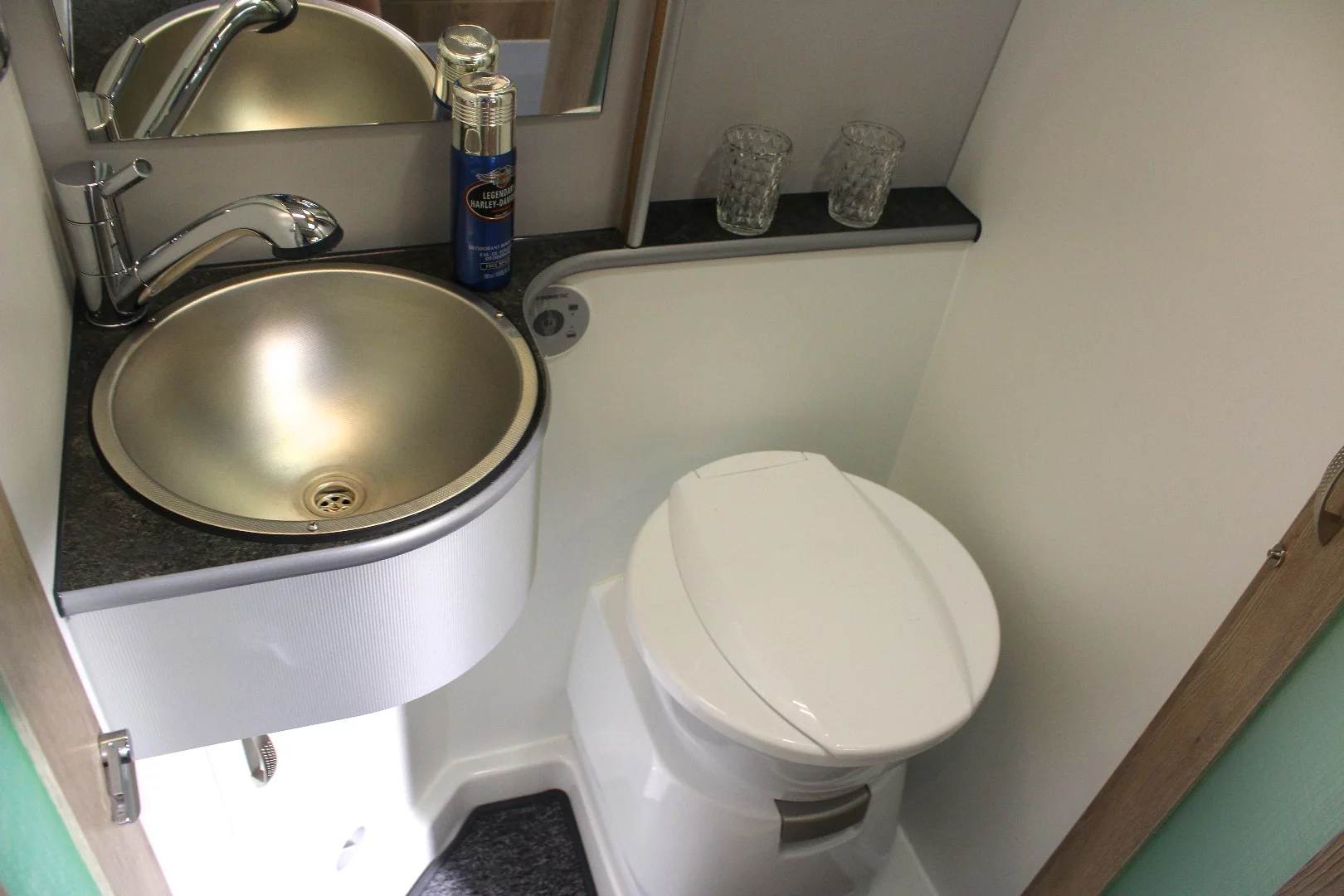 A look in the Regent S wet bath