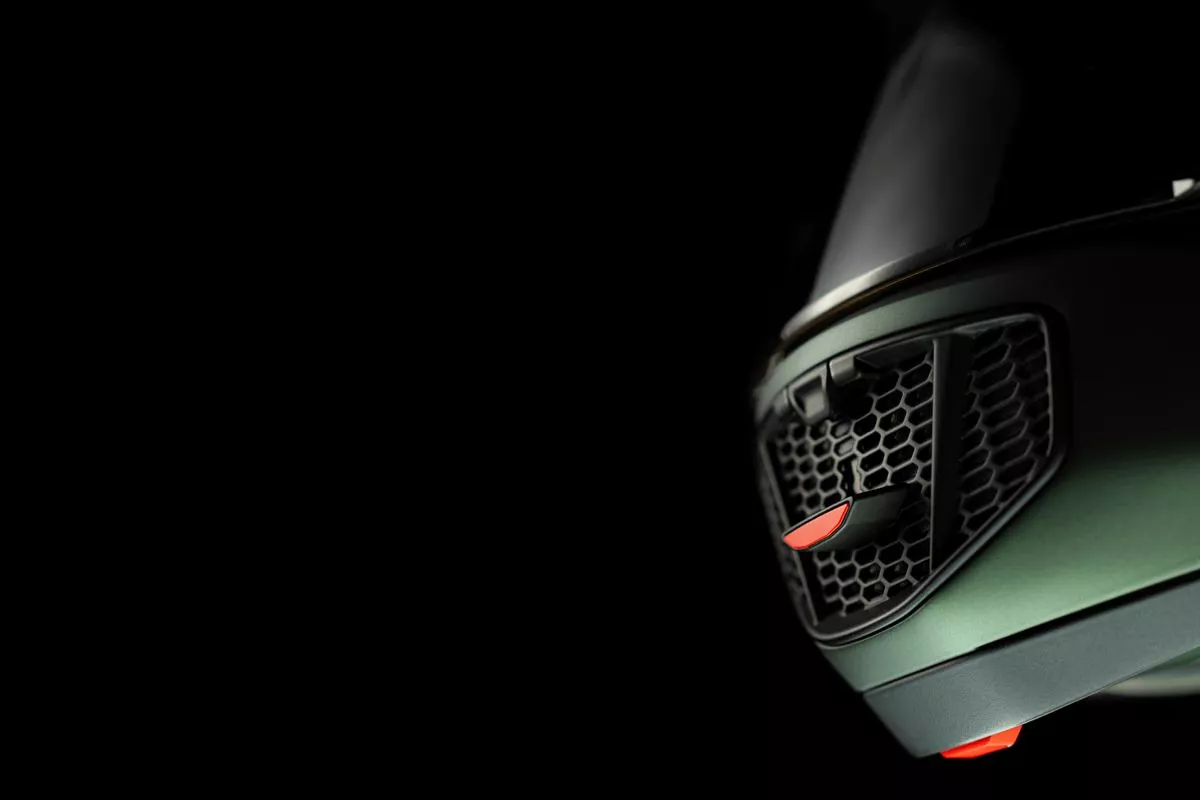 This bright red button lets you switch between three modes to control airflow and ventilation