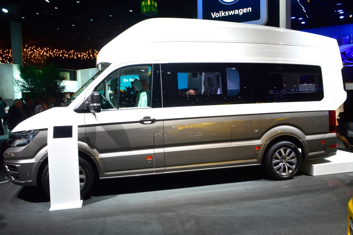 Seeing the VW California XXL concept in person made us even more curious about why Volkswagen chose to use a shorter wheelbase Crafter and extend out the bodywork up top – it's not exactly a looker