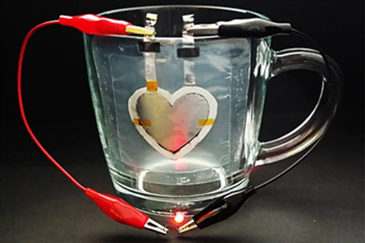 The heart-shaped battery printed onto a glass cup is capable of powering an LED