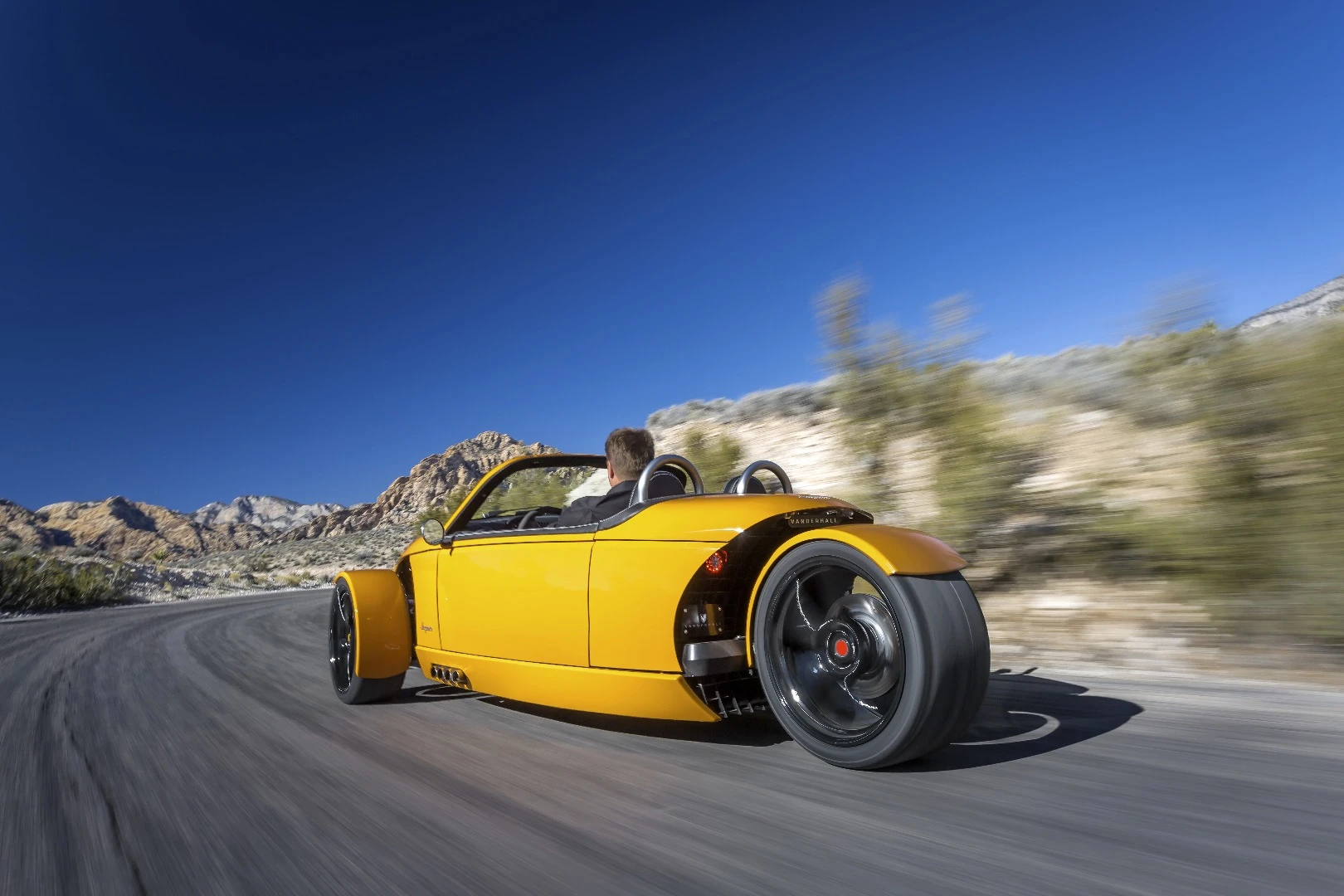 The Laguna's front wheels measure up at 19 inches, a far cry from the super-skinny wheels on the Morgan Three Wheeler