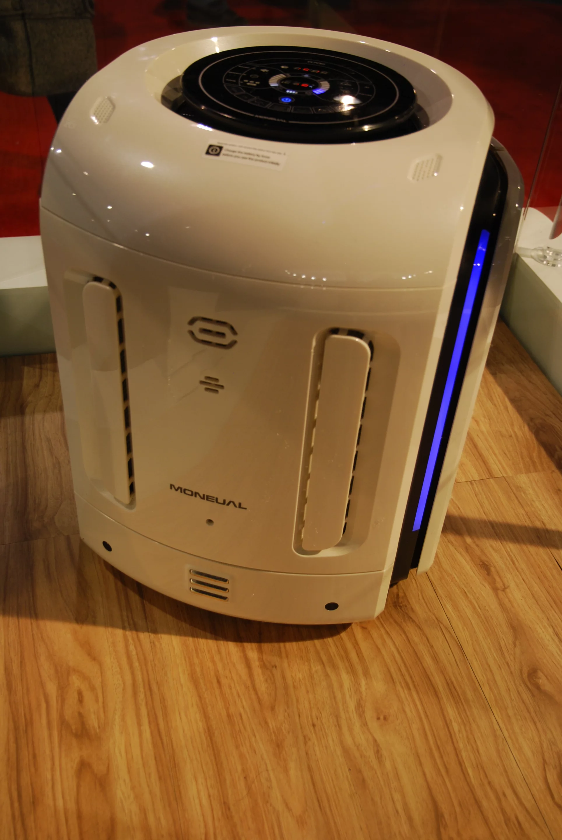 Rydis' H800 robotic air purifier roams the house in search of allergens, odor and dust