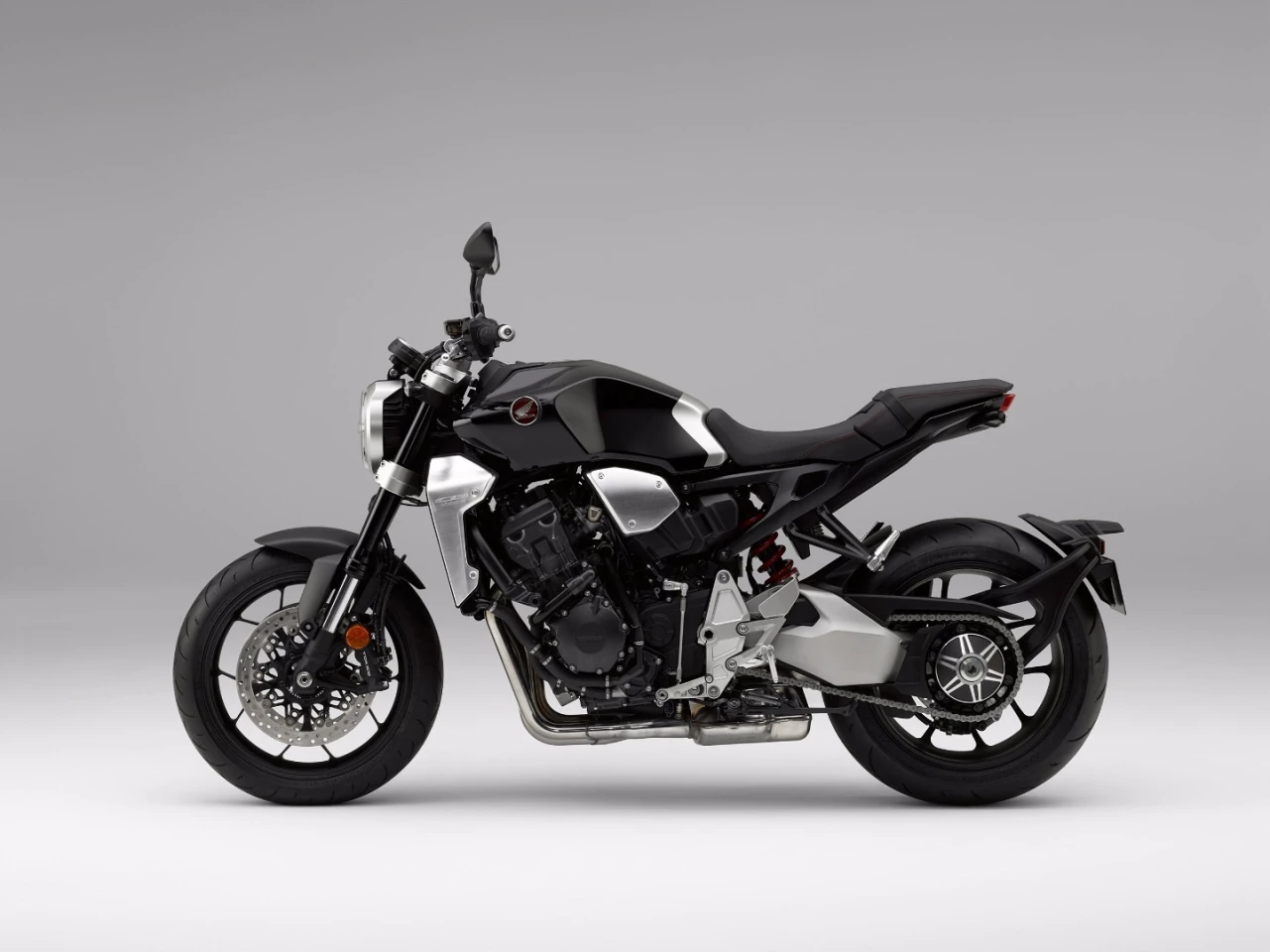 Very few parts from the Fireblade found their way to the 2018 Honda CB1000R