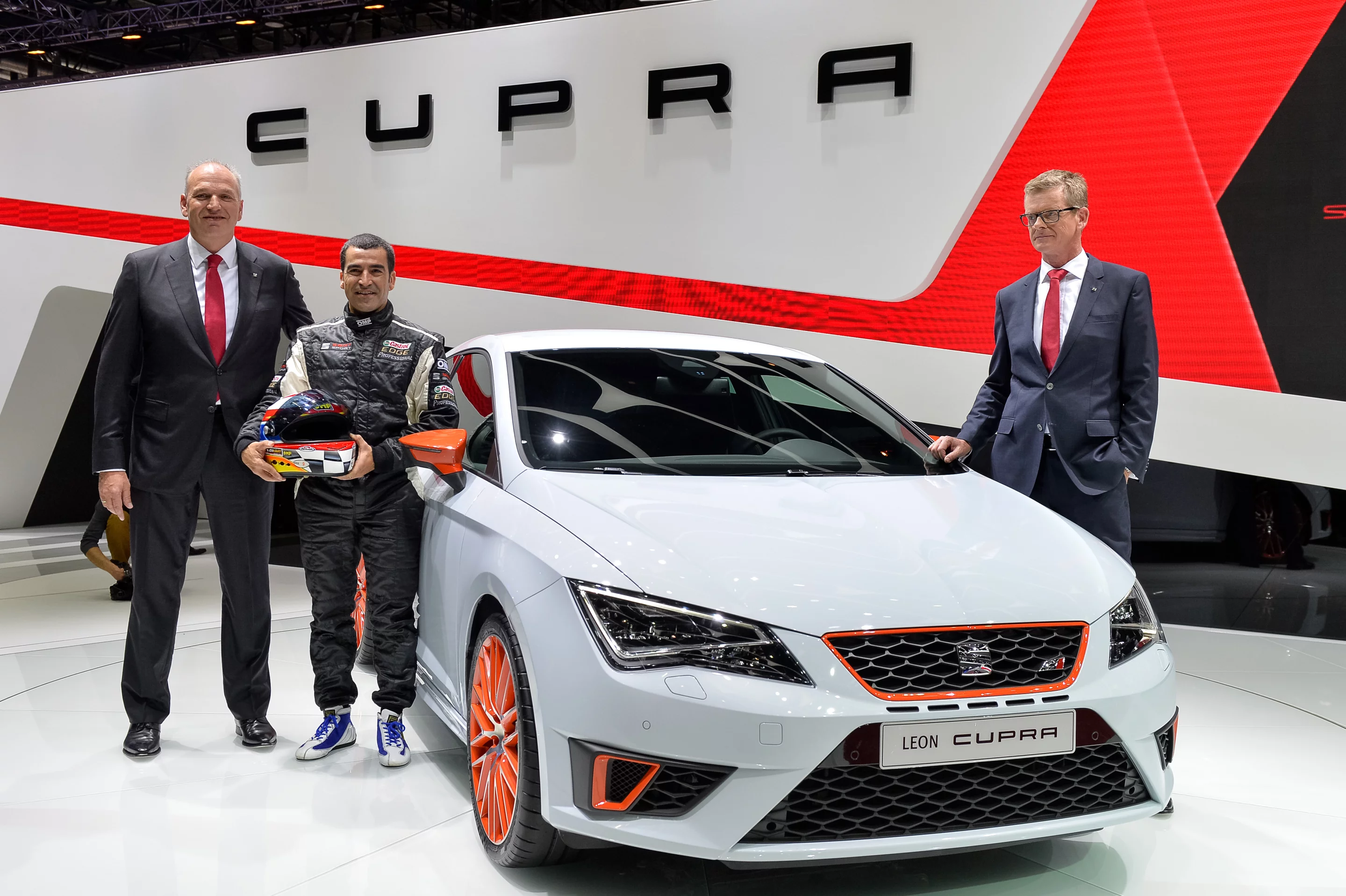 To help you put the Cupra's performance in perspective, consider that it’s not all that far behind the very fastest roadgoing motorcycles such as Kawasaki’s ZX10-R, Aprilia’s RSV4 and BMW’s S1000RR, bikes with more than double the power-to-weight ratio and more performance than all but a dozen or so of Gizmag's four million readers a month know what to do with.