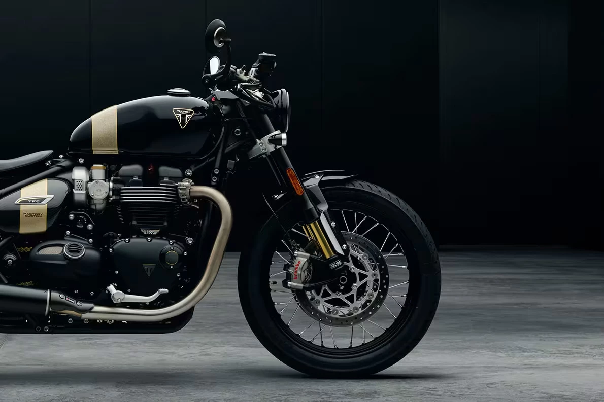 There are upgrades all around the Bobber TFC, from the Ohlins USD forks to the 11 lb weight savings