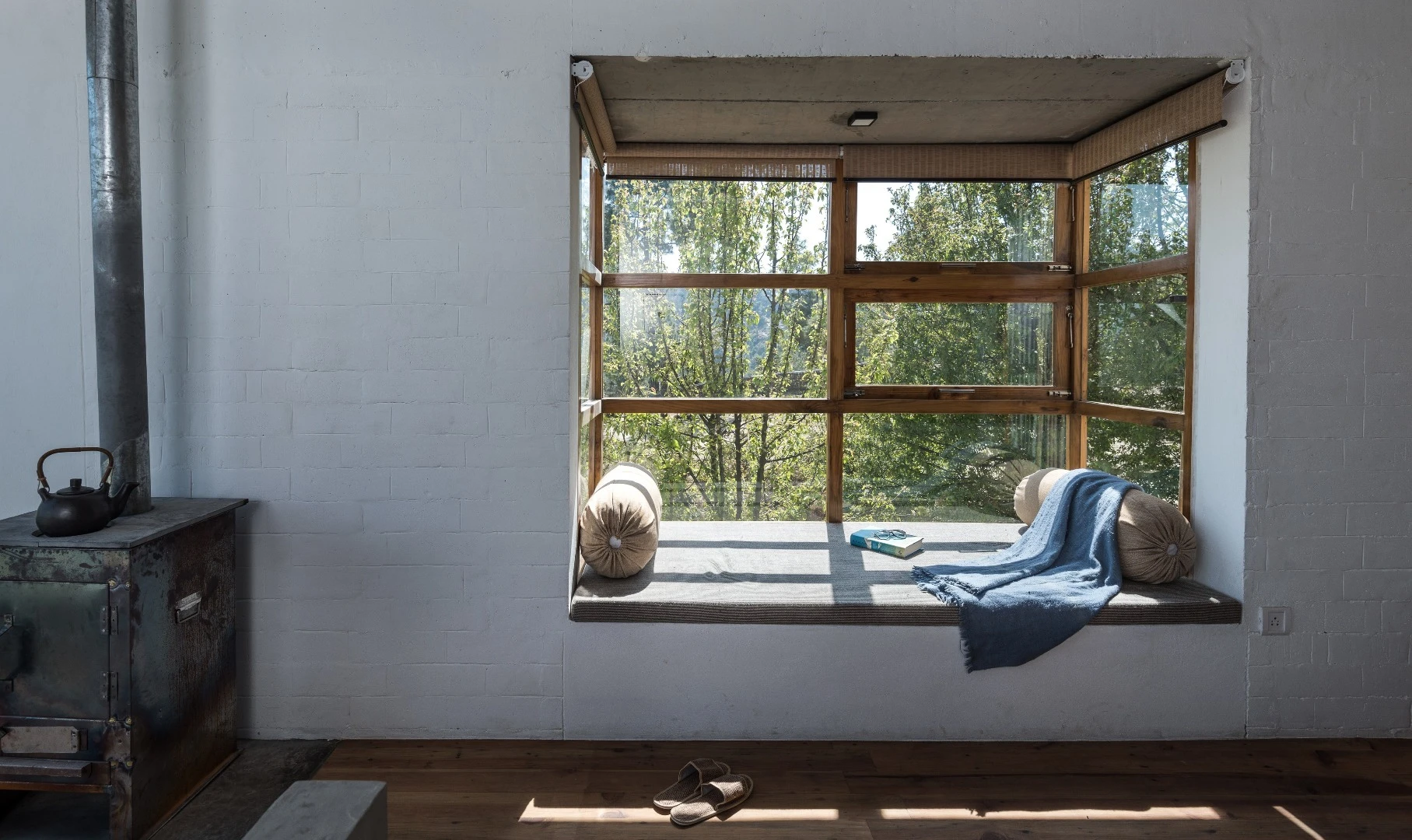 All fabrics for the furnishings inside the Kumaon Hotel were woven by local craftspeople