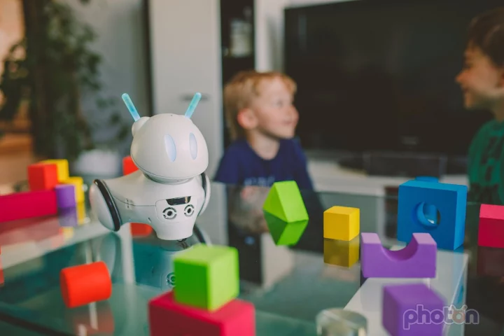 Photon is a toy robot designed to teach kids the increasingly-important skill of coding