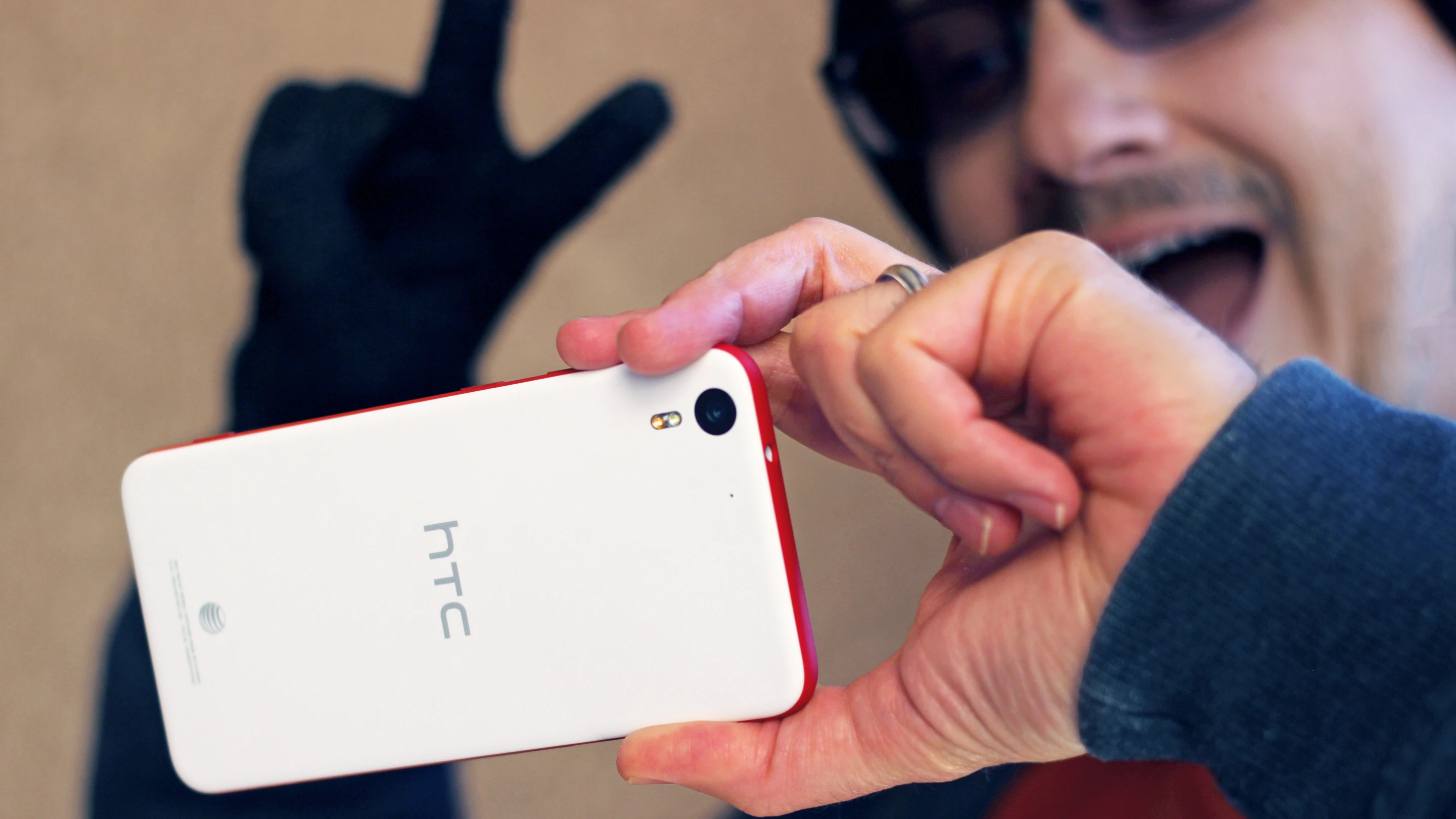 Gizmag takes HTC's selfie phone, the Desire Eye, for a spin (Photo: Will Shanklin/Gizmag.com)