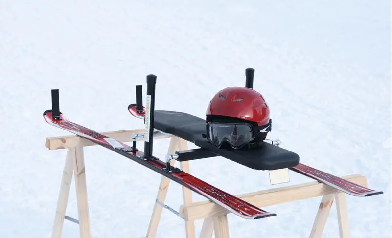 The Snowbull design allows for carving on snow and ice (older version)