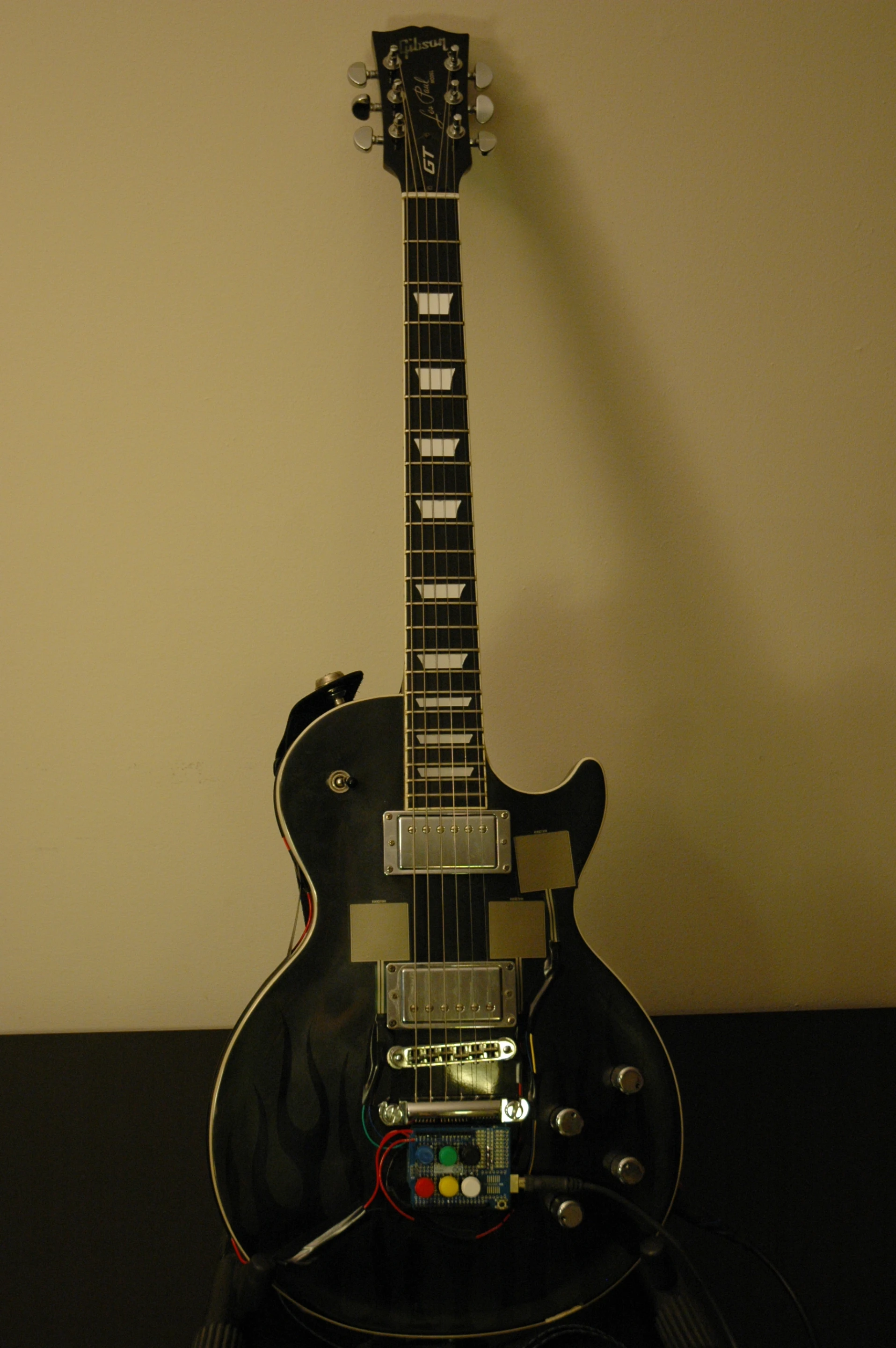 The Guitarduino Les Paul hack from Igor Stolarsky
