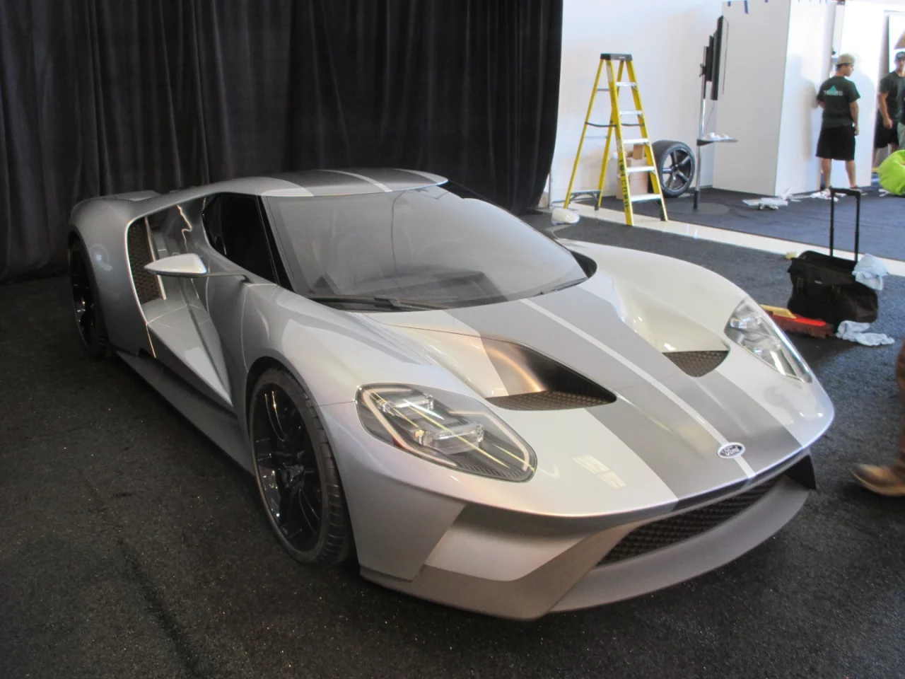 New Ford GT-40
