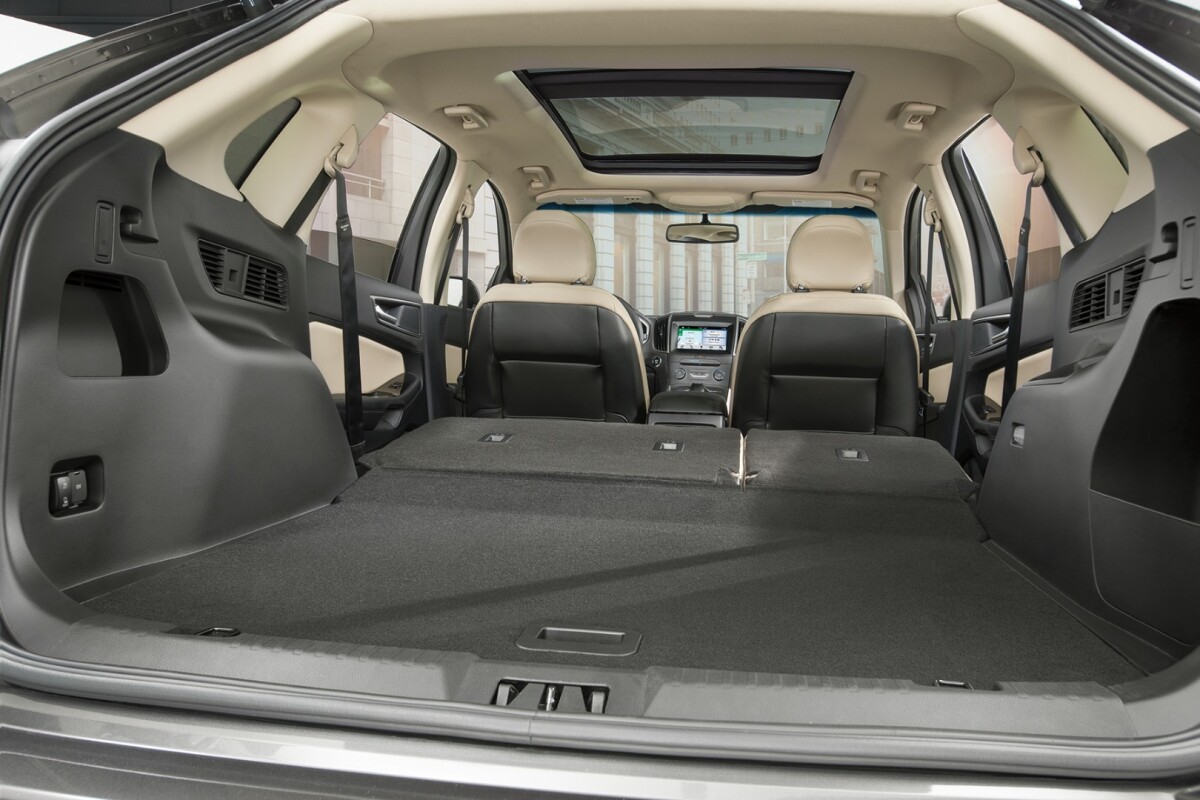 There are 39.2 cubic feet (1,110 liters) of cargo space behind the second row and that expands to a cavernous 73.4 cubes (2,078.5 liters) with the rear bench folded down