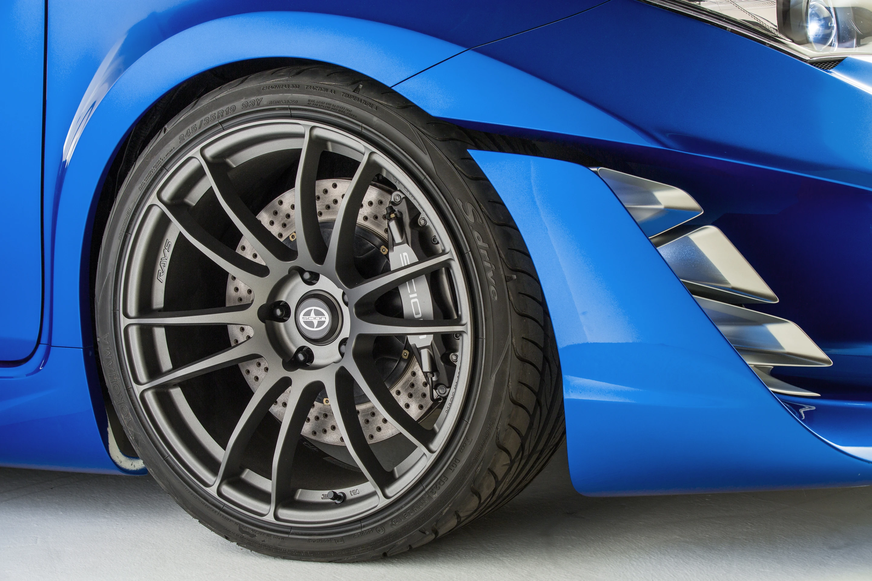 It has 19-inch forged alloy wheels, and a braking system that incorporates vented rotors and 4-piston front calipers