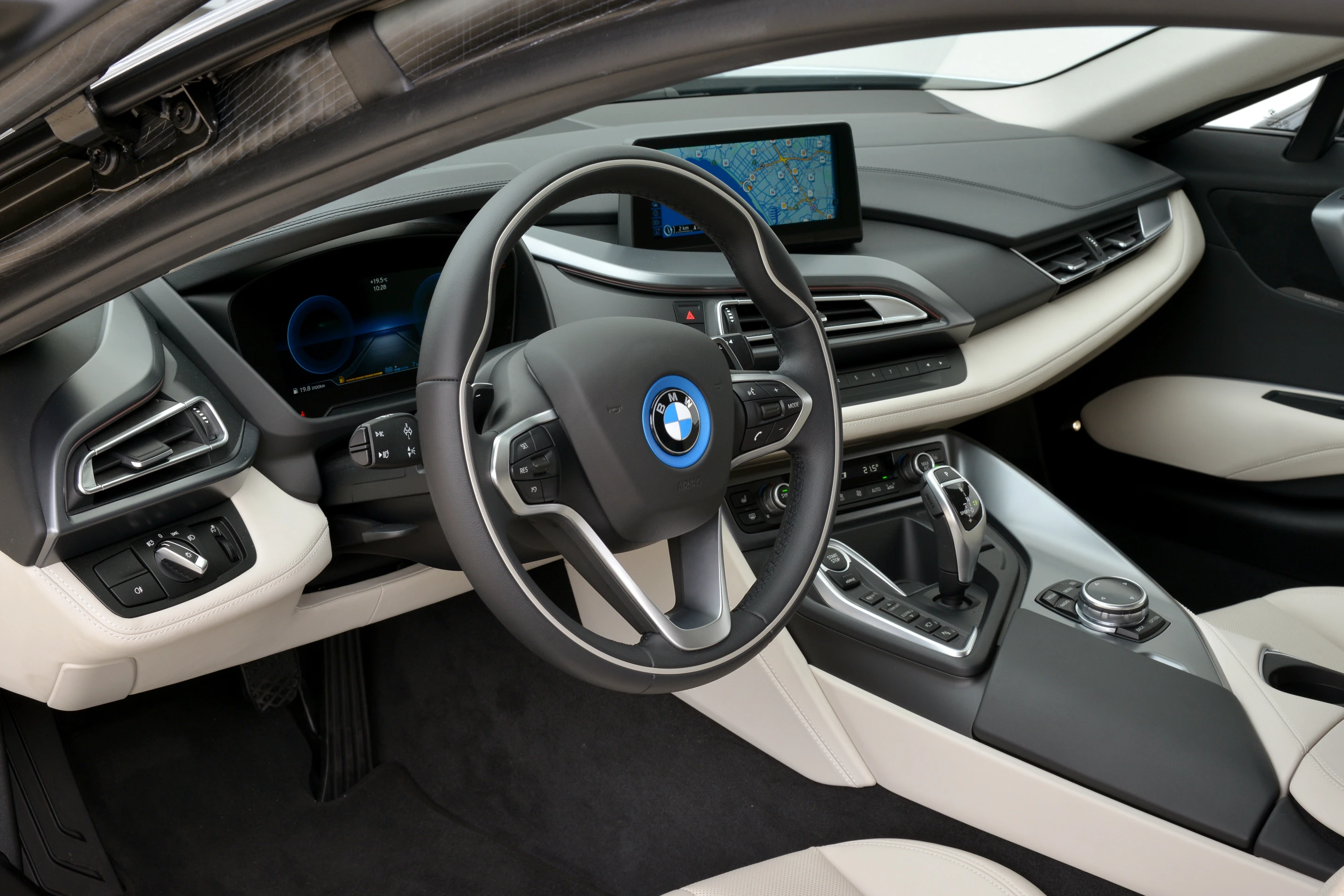 The BMW i8 - interior