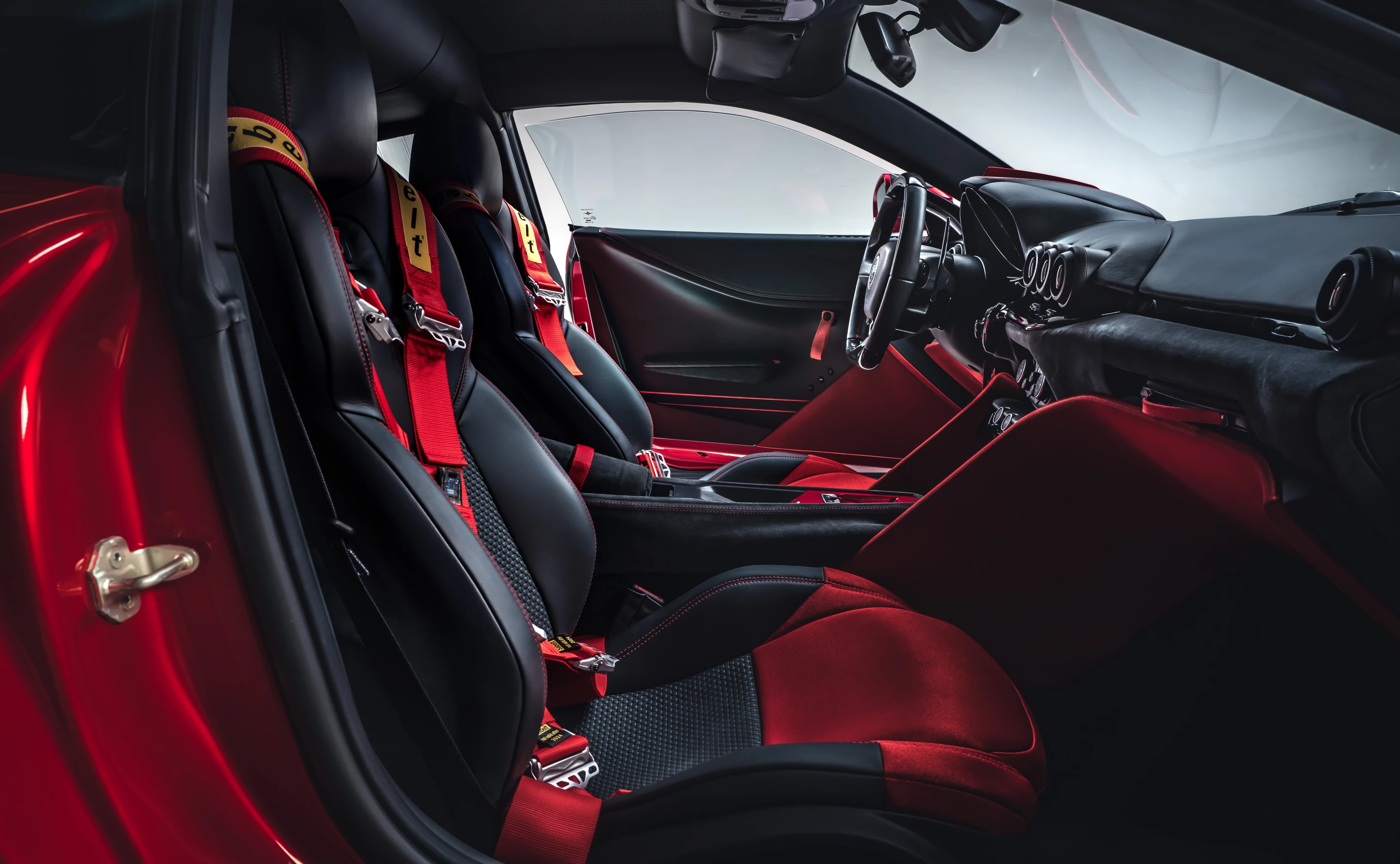 The interior includes Foglizzo leather, polished aluminum, black matte aluminum and matte carbon fiber