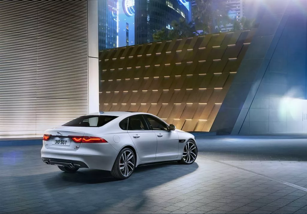 The 2016 Jaguar XF has aluminum boot and bonnet panels