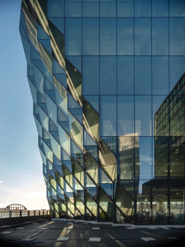 40 Tenth Avenue is defined by its remarkable chiseled glazed facade, which is designed to ensure that the nearby High Line is not left in the shade