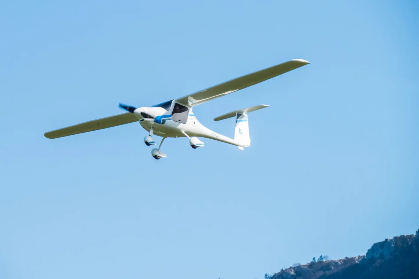 The plane can fly for up to one hour on a single battery charge