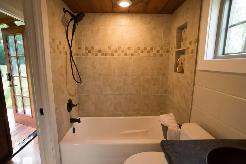 The Retreat's bathroom