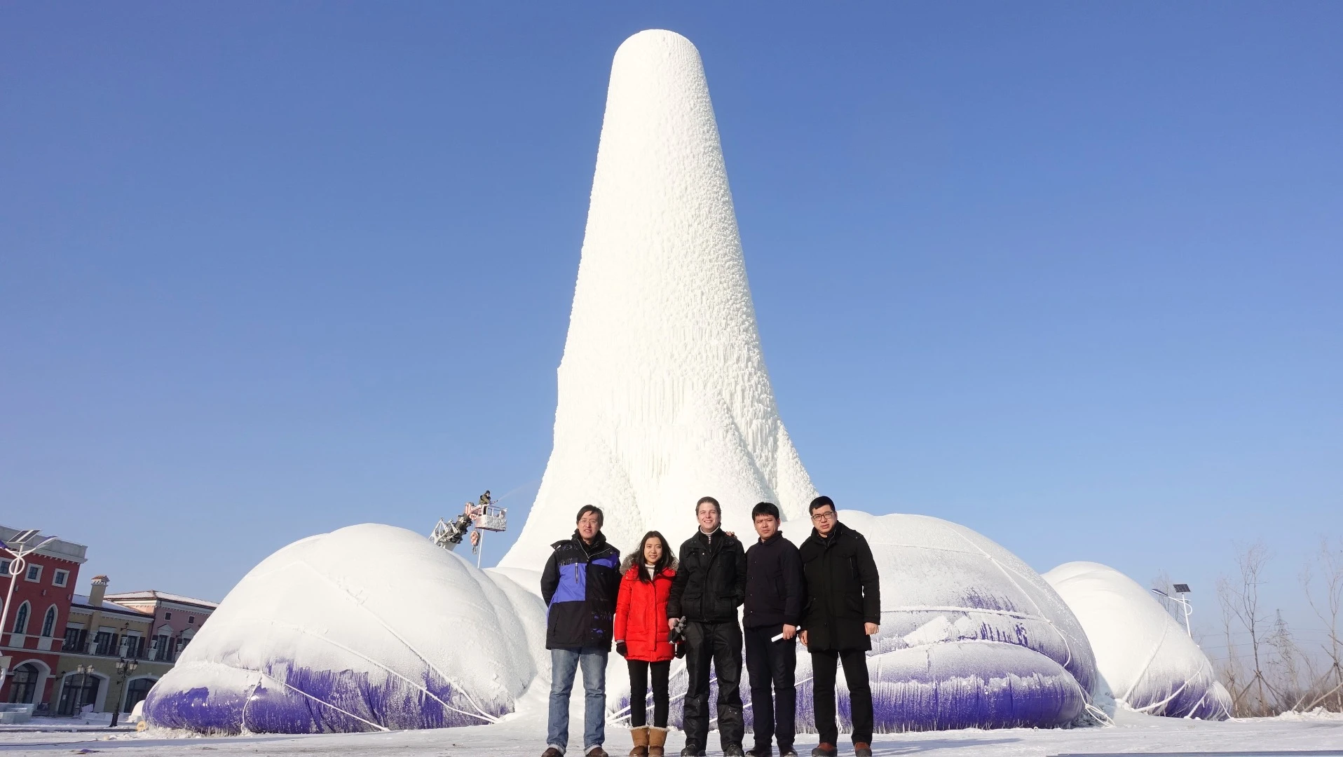 The team of students and professors involved in the Flamenco Ice Tower hail from Eindhoven University of Technology and Summa College in the Netherlands, as well as the Harbin Institute of Technology, China