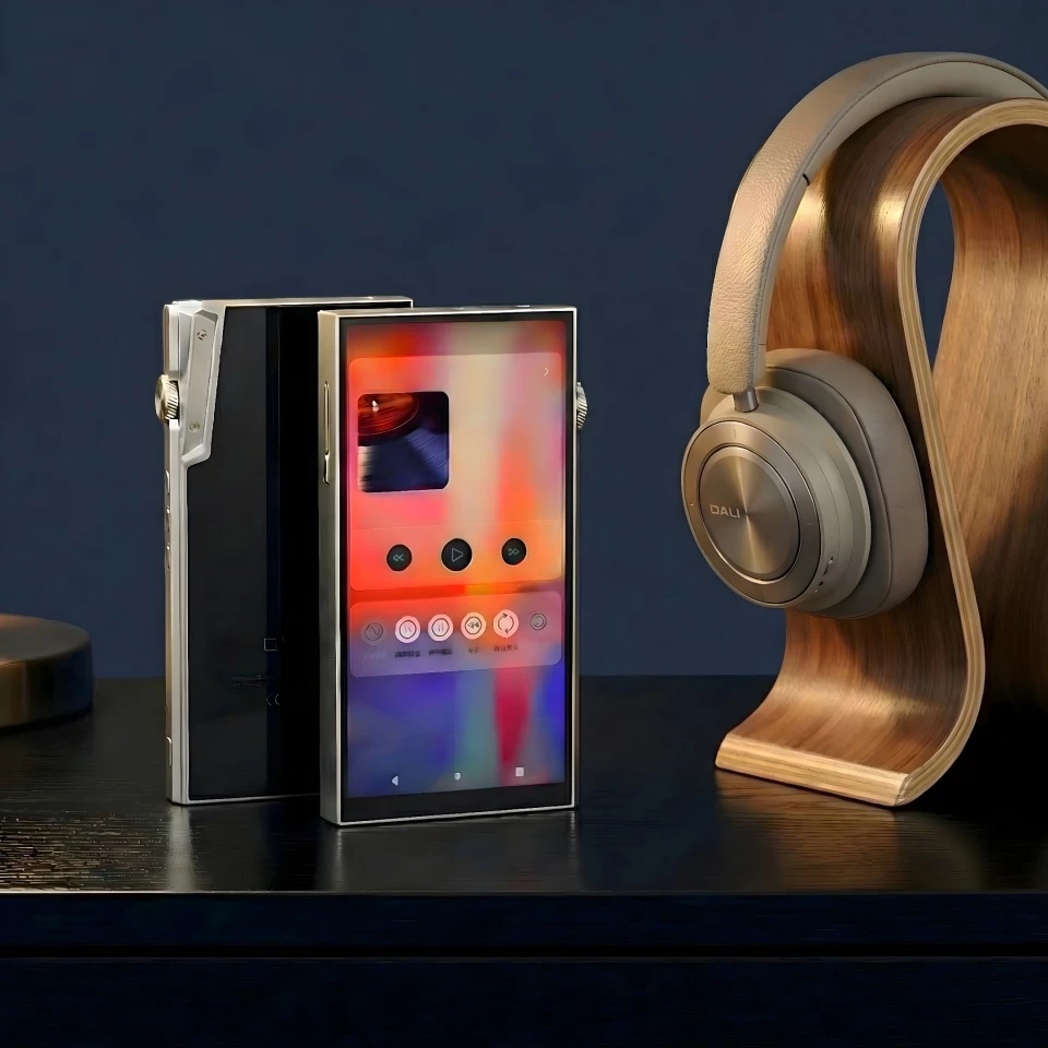 The iBasso DX340 titanium edition sports a lightweight and durable titanium chassis, dual OS, dual battery, and modular amp design