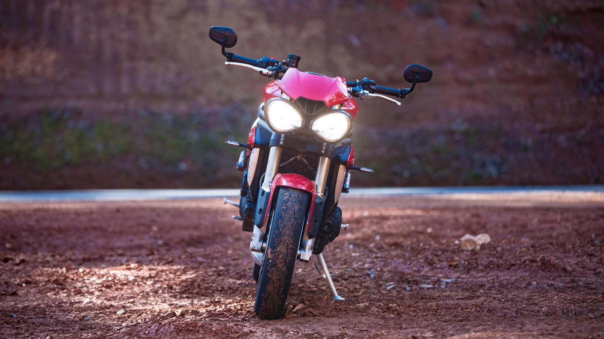 Triumph Speed Triple S: headlights do a decent enough job