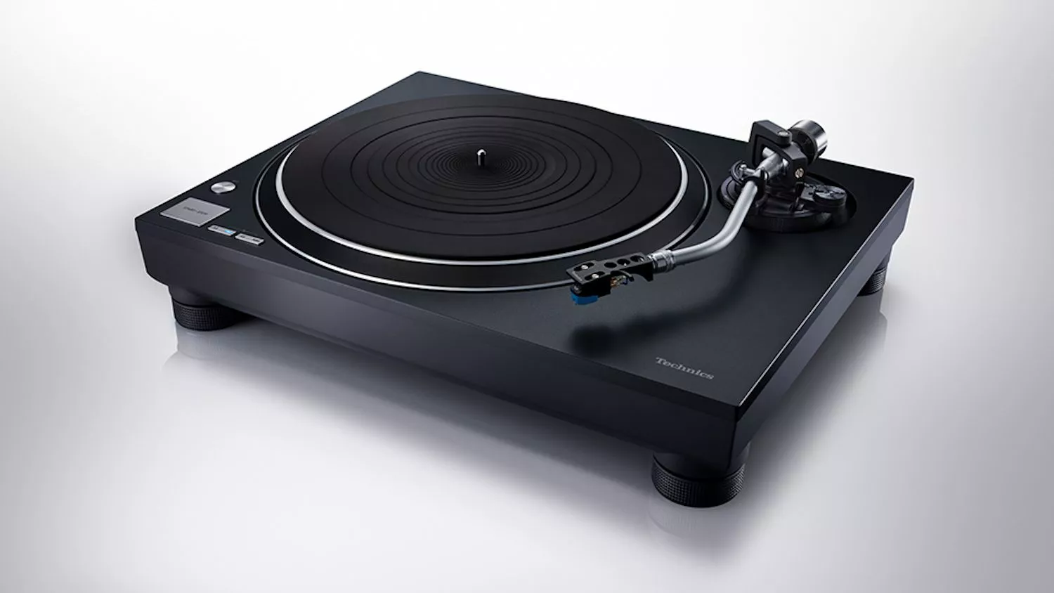 The SL-100C is a more affordable entry into the Technics SL turntable universe