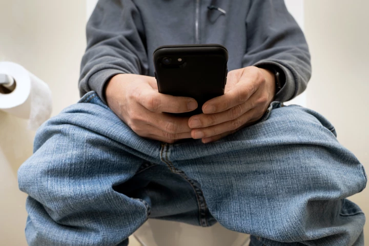 Toilet smartphone use has been found to increase the risk of hemorrhoids