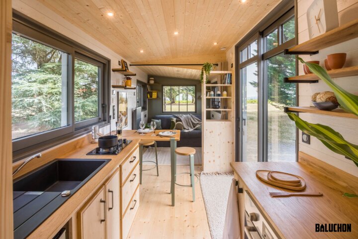 Tiny house boosts living space with motorized deck and spiral