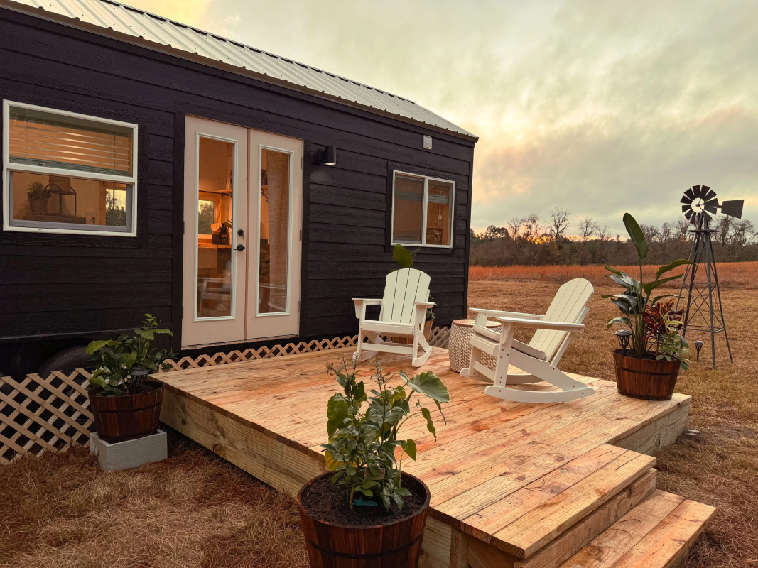 Single-level tiny house makes long-term small living comfortable