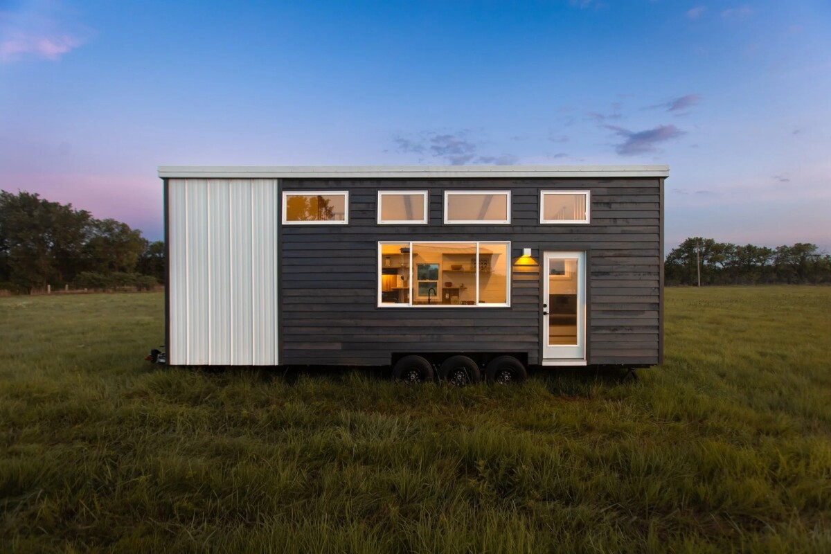 Tiny house packs surprisingly capable interior into 320 sq ft