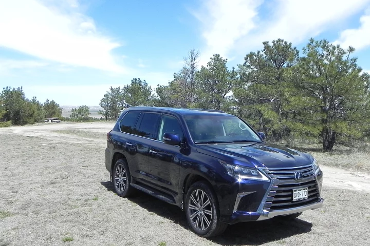 Most onlookers will note the extreme exterior makeover that the 2016 LX 570 received