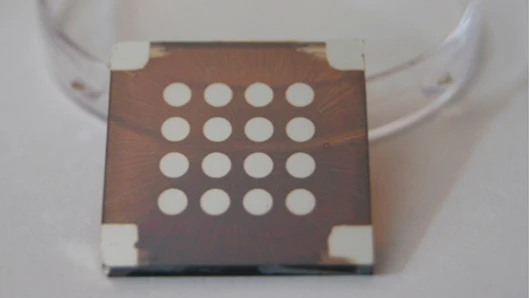 Researchers at the University of Toronto have set a new efficiency record for colloidal quantum dot solar cells