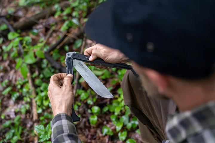 The new Gerber Doubledown combines a large blade and butterfly-style folding handle