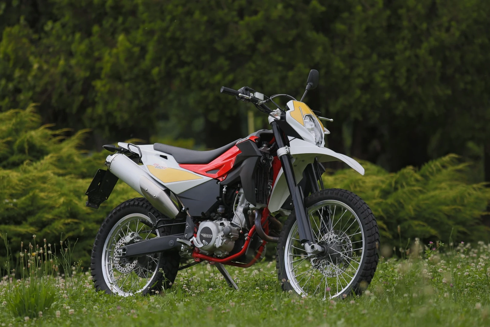 Styling of the RS650R is heavily based on the relevant Husqvarna model