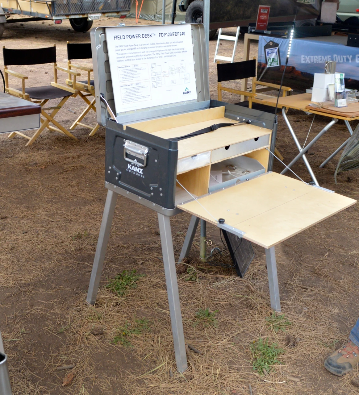 Mobile office: Kanz Field Power Desk