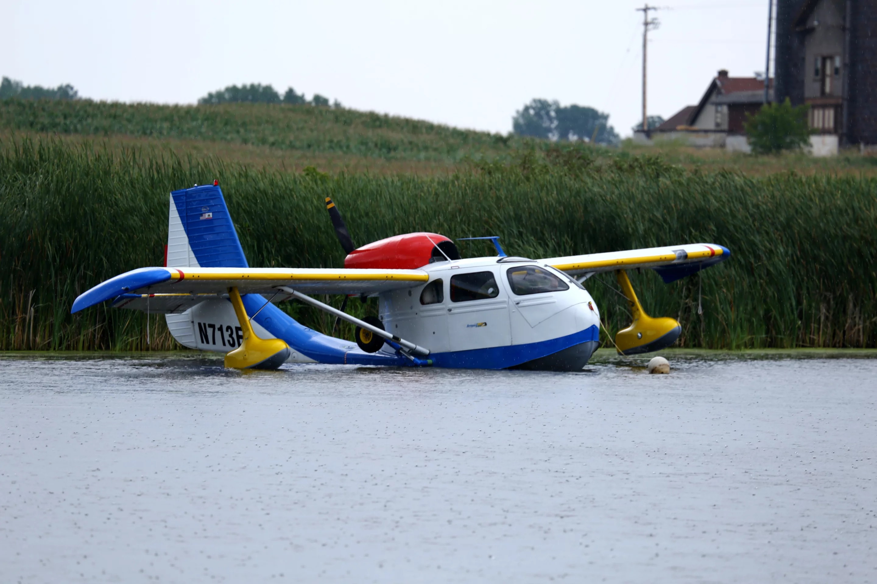 Another seaplane waiting out the weather (Photo: Angus MacKenzie/Gizmag.com)