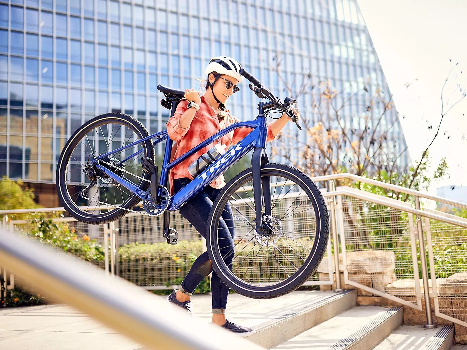 The DS+ 2 is a relatively light carry up or down steps, tipping the scales at 38.39 lb for the step-over model or 38.1 lb for the Stagger (shown)