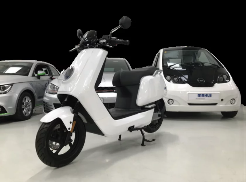 A novel lithium-carbon battery architecture has the capability to recharge an electric moped in 90 seconds, according to the developers