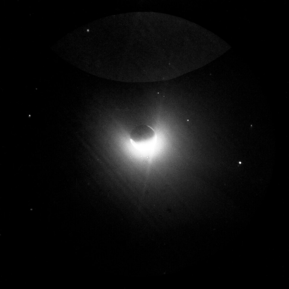 The geochorona as seen by Apollo 16