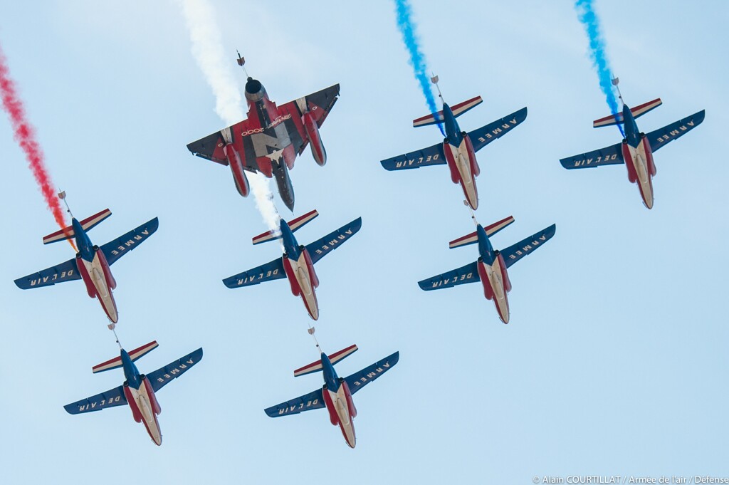 The retirement of the Mirage 2000N was marked by an aerial display