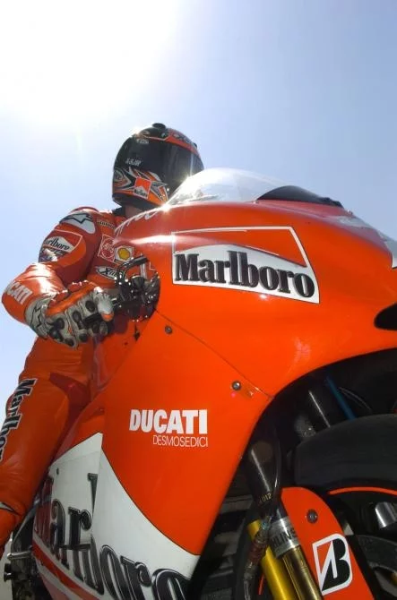 Capirossi took his third consecutive pole position at Qatar - but he did it with a blinding lap and most people knew he could not maintain such a scorching pace over race distance on the sandy, flat and unbelievably hot Qatar surface