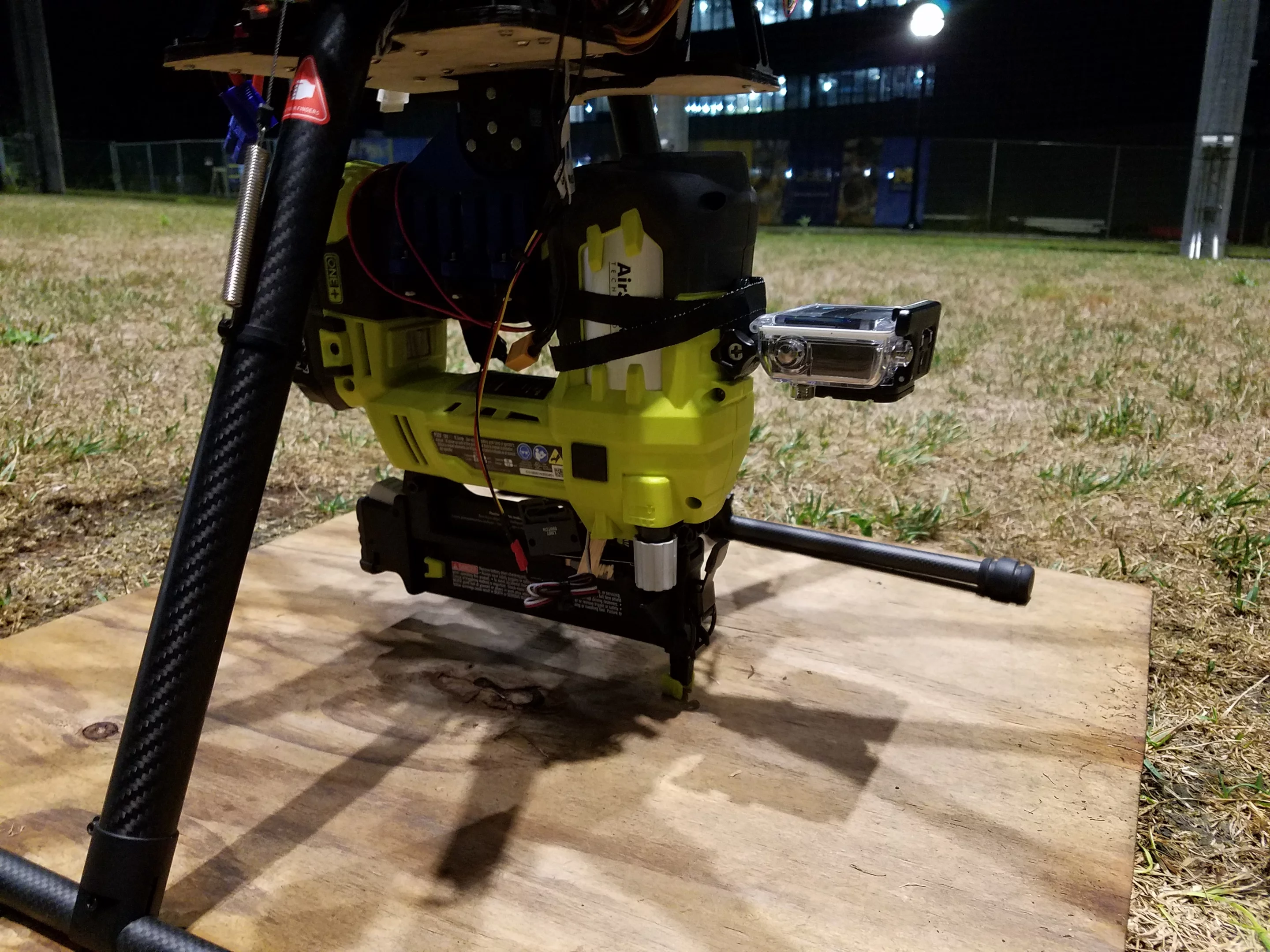 Scientists at the University of Michiganhave demonstrated an octocopter equipped with a nail gun and a knack for fixing asphalt shingles to a mock rooftop
