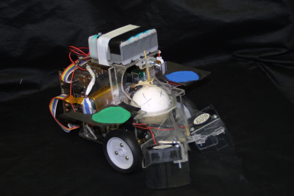 The silkmoth-piloted robot